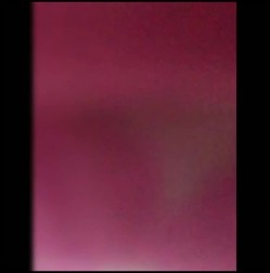 上某综艺节目出名的美女何XX开车途中还不忘和司机大哥玩车震,女上位说：水都流到你蛋蛋上了.下面长的真不错！ 截图10