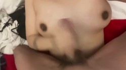 以为是清纯的妹子，没想到这么反差 鸡巴吃的不停，娴熟的技巧一看就是没 截图13