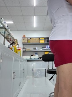【st站】巨乳肥臀熟女药剂师『HinaLovely』上班穿着情趣内衣偷偷道具自慰流白浆 截图1