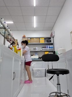 【st站】巨乳肥臀熟女药剂师『HinaLovely』上班穿着情趣内衣偷偷道具自慰流白浆 截图7