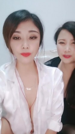 熬夜咖喱饭-风情艳主两阿姨。大奶胸胸，摇乳舞，百看不厌白皙肌肤，老能叭叭了！ 截图2