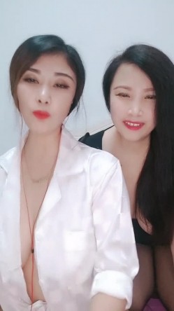 熬夜咖喱饭-风情艳主两阿姨。大奶胸胸，摇乳舞，百看不厌白皙肌肤，老能叭叭了！ 截图5