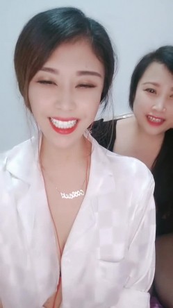 熬夜咖喱饭-风情艳主两阿姨。大奶胸胸，摇乳舞，百看不厌白皙肌肤，老能叭叭了！ 截图7