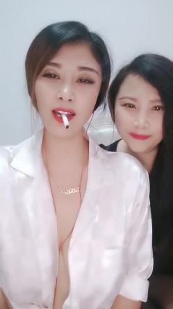 熬夜咖喱饭-风情艳主两阿姨。大奶胸胸，摇乳舞，百看不厌白皙肌肤，老能叭叭了！ 截图9