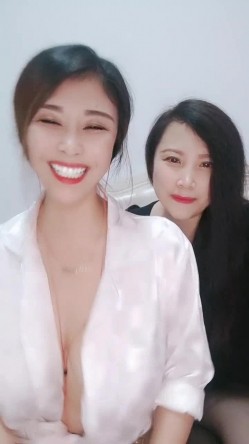 熬夜咖喱饭-风情艳主两阿姨。大奶胸胸，摇乳舞，百看不厌白皙肌肤，老能叭叭了！ 截图10
