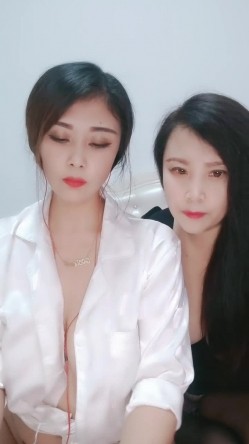 熬夜咖喱饭-风情艳主两阿姨。大奶胸胸，摇乳舞，百看不厌白皙肌肤，老能叭叭了！ 截图11