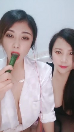 熬夜咖喱饭-风情艳主两阿姨。大奶胸胸，摇乳舞，百看不厌白皙肌肤，老能叭叭了！ 截图12