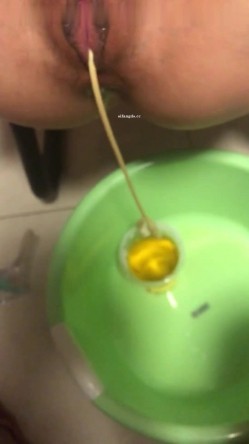 字母圈调教大神【Actor444】露脸母狗各种虐阴虐菊啪啪，花样多手法奇特 截图12