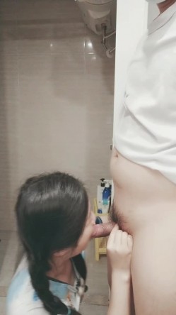 两根小辫子！甜美小姐姐操逼！站立抽插骚话不断，骑乘姿势水好多，操到浴室，边洗边抽插太骚了 截图14