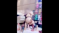 佳多饱私拍各种情趣制服全裸露出群P爆操 截图16