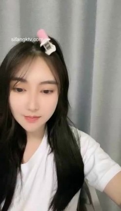 难得一见的广州学生妹子，才艺表演 会弹吉他清唱还很好听，如果她不暴漏出自己的下体 还是处女 截图3