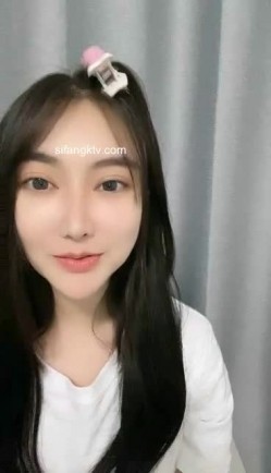 难得一见的广州学生妹子，才艺表演 会弹吉他清唱还很好听，如果她不暴漏出自己的下体 还是处女 截图6