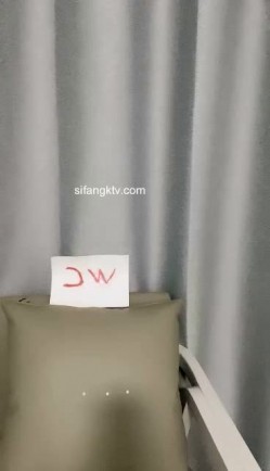 难得一见的广州学生妹子，才艺表演 会弹吉他清唱还很好听，如果她不暴漏出自己的下体 还是处女 截图8