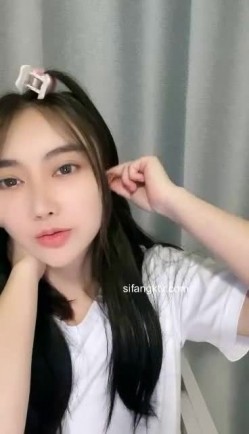 难得一见的广州学生妹子，才艺表演 会弹吉他清唱还很好听，如果她不暴漏出自己的下体 还是处女 截图14
