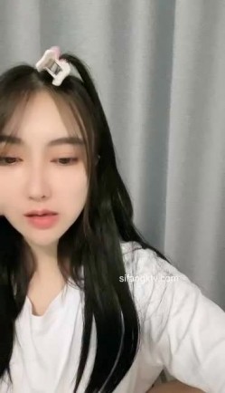 难得一见的广州学生妹子，才艺表演 会弹吉他清唱还很好听，如果她不暴漏出自己的下体 还是处女 截图15