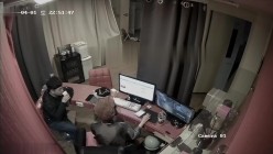 黑客破解网络摄像头偷拍 ️貌似小宾馆值班监控室值班人员在里面泡妞做爱 截图5