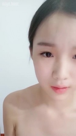 甜美清纯萌妹子黑丝诱惑,脱掉丝袜,里面还有开档吊带内内,随着慢摇扭腰 截图16