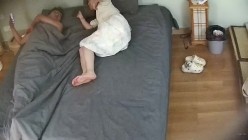 酒店摄像头偷拍 吃完鸡排就开始做爱看着女友白皙的胴体黑小伙忍不住用精液当身体乳射背上 截图4
