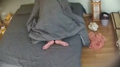 酒店摄像头偷拍 吃完鸡排就开始做爱看着女友白皙的胴体黑小伙忍不住用精液当身体乳射背上 截图8