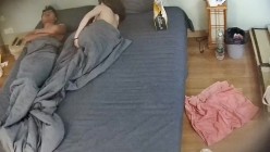 酒店摄像头偷拍 吃完鸡排就开始做爱看着女友白皙的胴体黑小伙忍不住用精液当身体乳射背上 截图10