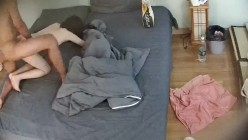酒店摄像头偷拍 吃完鸡排就开始做爱看着女友白皙的胴体黑小伙忍不住用精液当身体乳射背上 截图13
