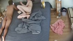 酒店摄像头偷拍 吃完鸡排就开始做爱看着女友白皙的胴体黑小伙忍不住用精液当身体乳射背上 截图16