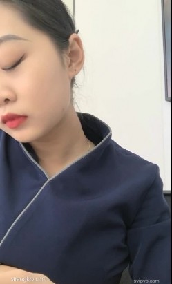 在证券公司上班的小美女，丰满圆脸，阴部饱满多毛，工作岗位太无聊，丝袜诱惑，尿尿大观赏！ 截图2