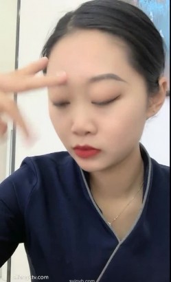 在证券公司上班的小美女，丰满圆脸，阴部饱满多毛，工作岗位太无聊，丝袜诱惑，尿尿大观赏！ 截图5