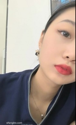 在证券公司上班的小美女，丰满圆脸，阴部饱满多毛，工作岗位太无聊，丝袜诱惑，尿尿大观赏！ 截图6