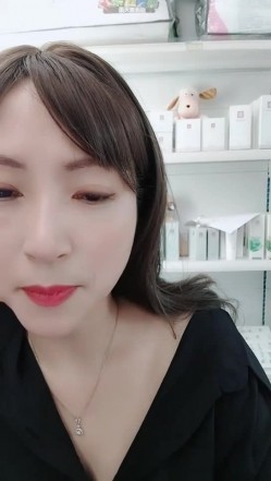 母婴店板娘，【桃花源】，今天没生意，寂寞少妇赚外快，给大哥们看看自己有多骚，疯狂自慰 截图1