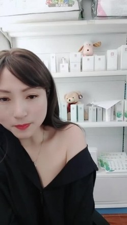 母婴店板娘，【桃花源】，今天没生意，寂寞少妇赚外快，给大哥们看看自己有多骚，疯狂自慰 截图5