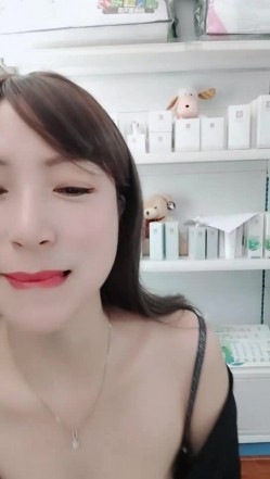 母婴店板娘，【桃花源】，今天没生意，寂寞少妇赚外快，给大哥们看看自己有多骚，疯狂自慰 截图8