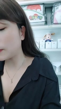 母婴店板娘，【桃花源】，今天没生意，寂寞少妇赚外快，给大哥们看看自己有多骚，疯狂自慰 截图14