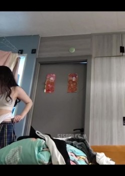 禽兽哥哥用玩具偷拍大一放暑假的妹妹日常换衣服，洗澡。强力推荐 截图6