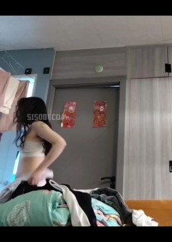 禽兽哥哥用玩具偷拍大一放暑假的妹妹日常换衣服，洗澡。强力推荐 截图9