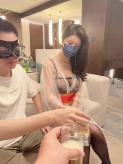 【顶级性爱 ️极品小仙女】顶级女神『曼妃小雨』最新剧情定制《端午约啪日本单男》各种舔玩插操高潮 截图3