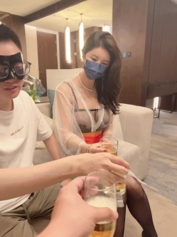 【顶级性爱 ️极品小仙女】顶级女神『曼妃小雨』最新剧情定制《端午约啪日本单男》各种舔玩插操高潮 截图5