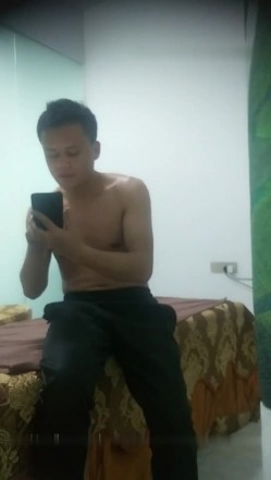 老哥大保健苗条女技师TP啪啪口交脱掉裤子按摩床上骑乘大力猛操非常诱人 截图16