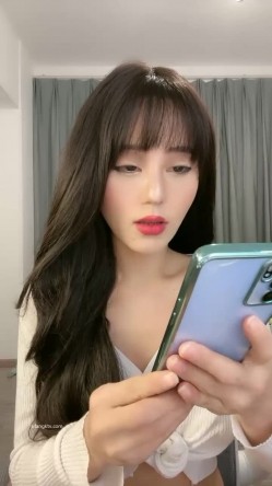 女神降临，明星气质顶级身材，人气大美人【小福贵儿】罕见大尺度，裸艳舞诱惑、道具紫薇、无套啪啪，高潮脸爽死人 截图9