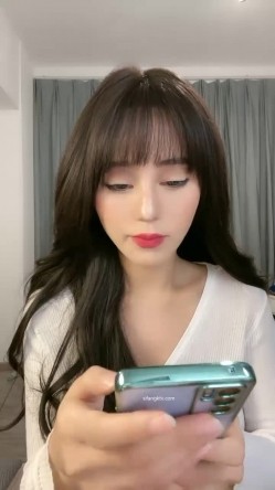 女神降临，明星气质顶级身材，人气大美人【小福贵儿】罕见大尺度，裸艳舞诱惑、道具紫薇、无套啪啪，高潮脸爽死人 截图11