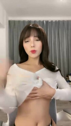 女神降临，明星气质顶级身材，人气大美人【小福贵儿】罕见大尺度，裸艳舞诱惑、道具紫薇、无套啪啪，高潮脸爽死人 截图15