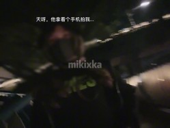 精品推荐【mikixka】天桥露出，直接无视路人裸露挑逗路人 截图15