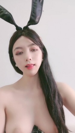 骚逼御姐【苏豆豆】，网络卖淫女，颜值在线，毛少逼粉，喜欢内射，插屁眼才能高潮 截图1