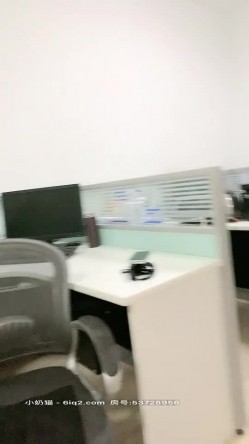 【Avove】系列合集，野战爱好者，带着炮友各地留精，最爱无毛肥逼包臀裙肉丝 截图7