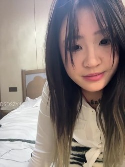 ️精神小妹【chunxiaoquqn】新晋精神小妹团播、几个年轻闺蜜一起下海赚钱 截图6