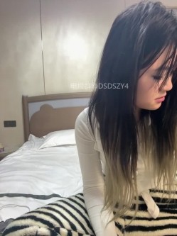️精神小妹【chunxiaoquqn】新晋精神小妹团播、几个年轻闺蜜一起下海赚钱 截图10