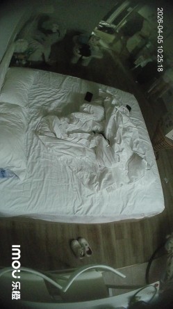 乐橙酒店高清偷拍一对大学生女同挺会玩的带着不少工具五花八门做爱 截图2