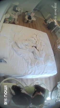 乐橙酒店高清偷拍一对大学生女同挺会玩的带着不少工具五花八门做爱 截图4