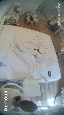 乐橙酒店高清偷拍一对大学生女同挺会玩的带着不少工具五花八门做爱 截图5