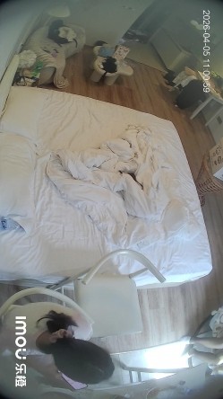 乐橙酒店高清偷拍一对大学生女同挺会玩的带着不少工具五花八门做爱 截图6